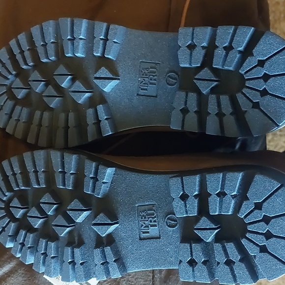 High top hiking boots with memory foam - NWT - Picture 5 of 9